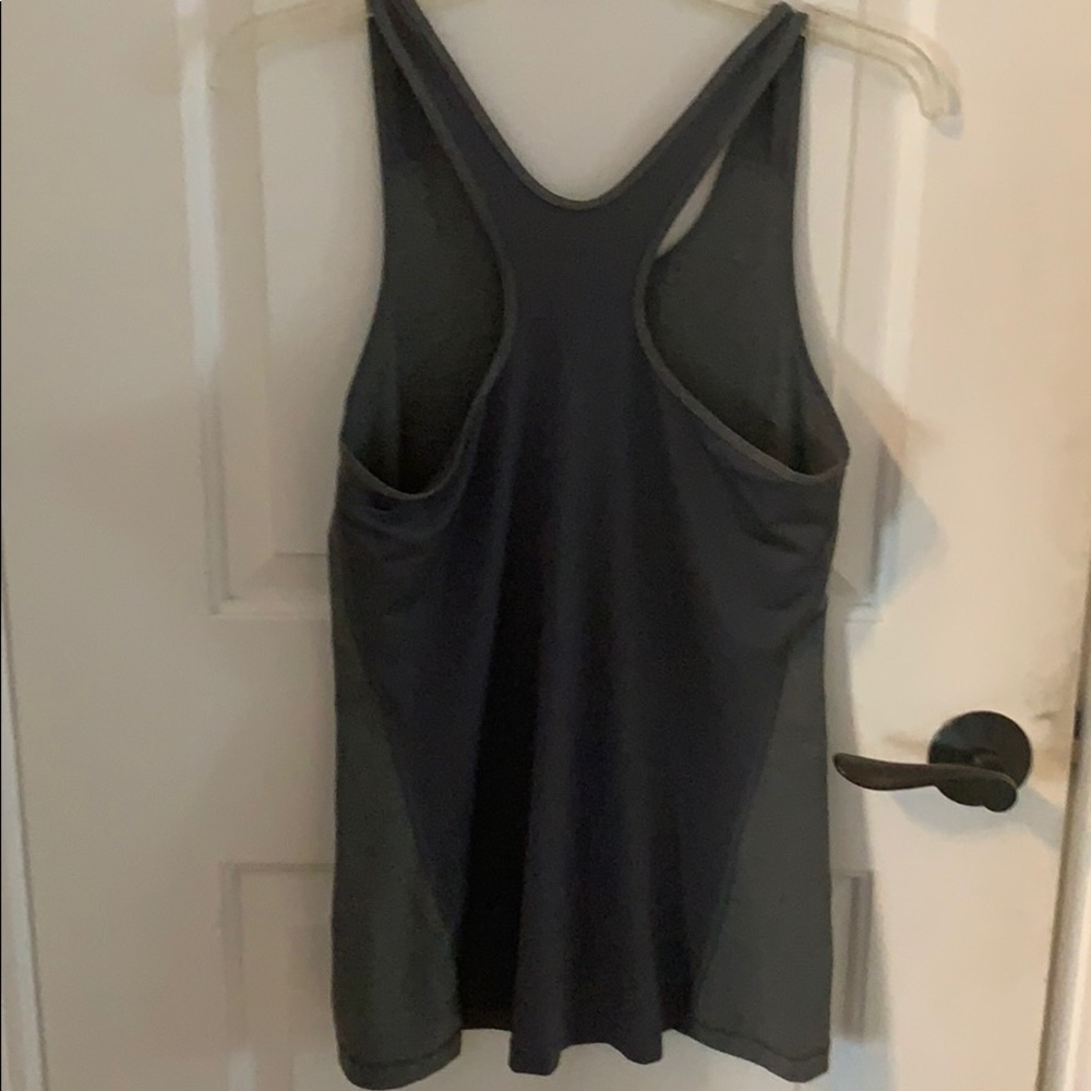 Nike slim fit workout tank top - Picture 4 of 4